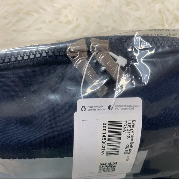 🔥1 Day Sale🔥NWT Lululemon Athletica Everywhere belt bag, (Large) 2L, True Navy - Picture 12 of 16